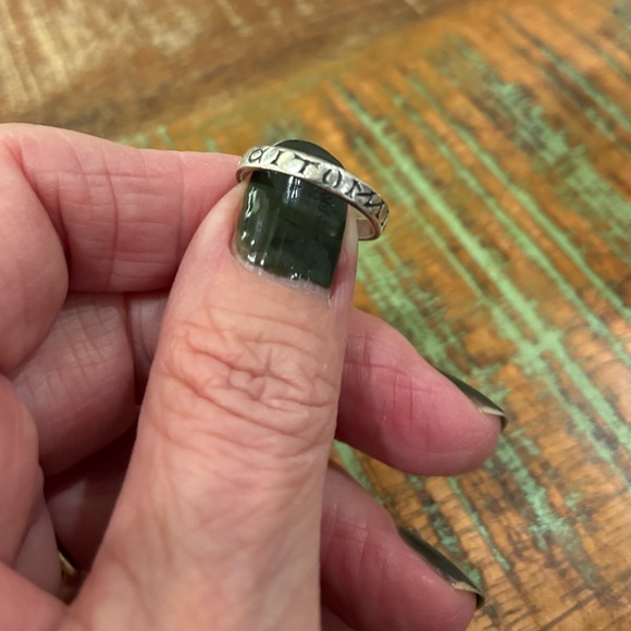 Vintage 925 Sterling Silver “Love Conquers All” Ring - Picture 5 of 5